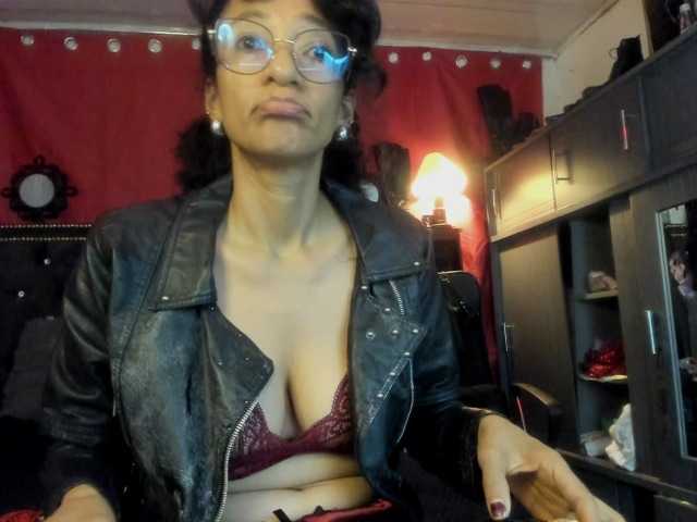 Ameliemartinez — live female cam
