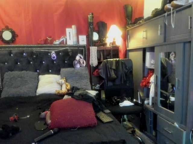 Ameliemartinez live cam on BongaCams