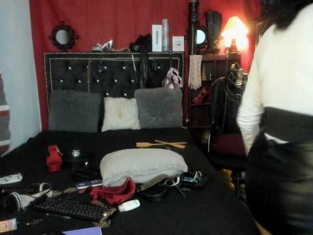 Ameliemartinez live cam on BongaCams