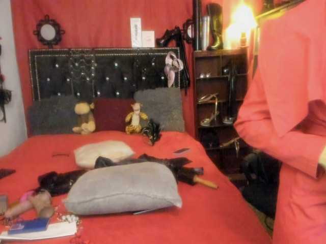 Ameliemartinez, en directo ahora en BongaCams