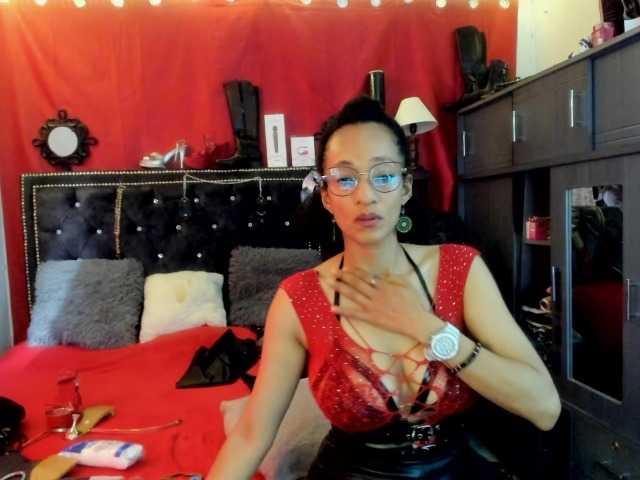 Ameliemartinez live cam on BongaCams
