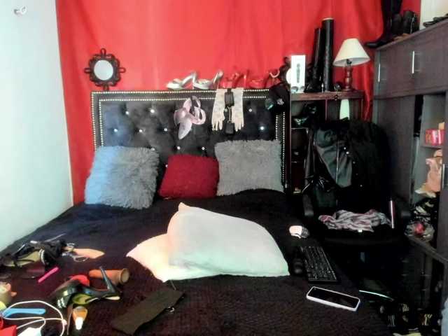 Ameliemartinez live cam on BongaCams