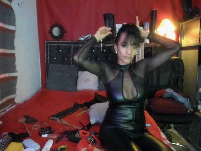Ameliemartinez live cam on BongaCams