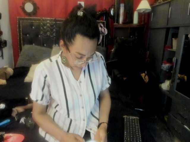 Ameliemartinez live cam on BongaCams