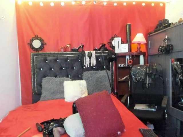 Ameliemartinez live cam on BongaCams