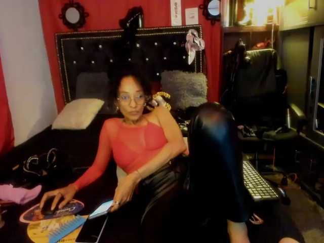 Ameliemartinez live cam on BongaCams