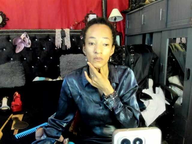 Ameliemartinez live cam on BongaCams