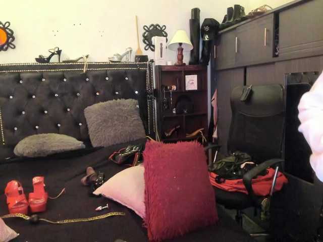 Ameliemartinez live cam on BongaCams