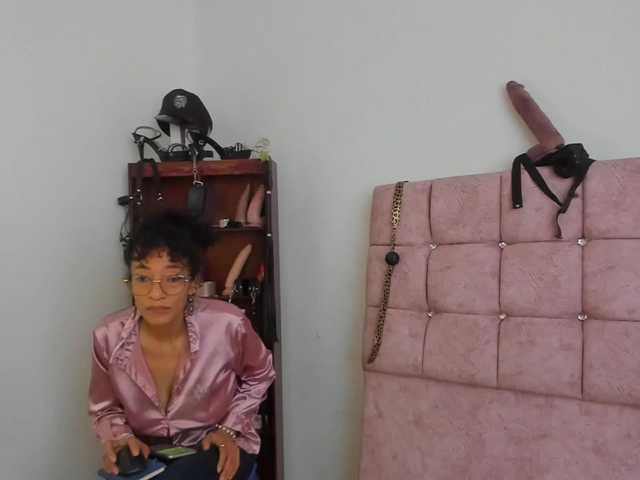 Ameliemartinez live webcam show