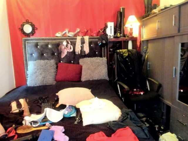 Ameliemartinez live cam on BongaCams