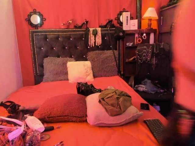 Ameliemartinez live cam on BongaCams