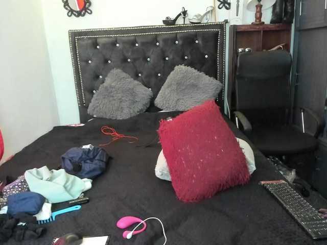 Ameliemartinez live webcam show