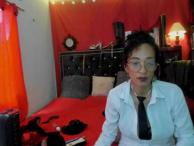 Ameliemartinez live cam on BongaCams