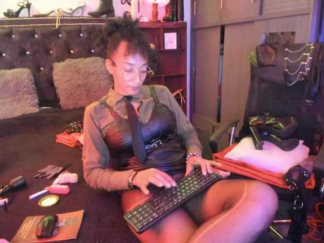 Ameliemartinez live cam on BongaCams