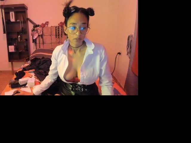 Ameliemartinez live webcam show