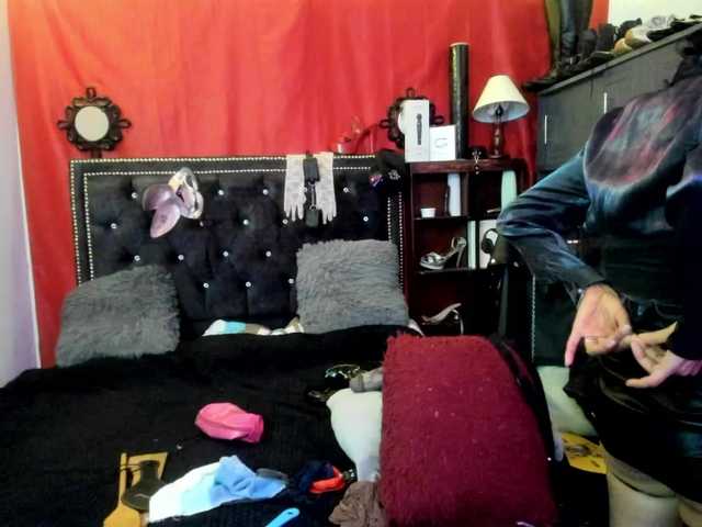 Ameliemartinez live cam on BongaCams
