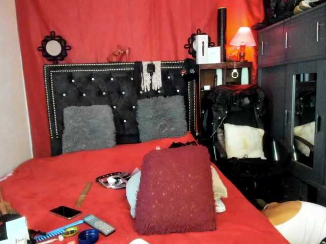Ameliemartinez live cam on BongaCams