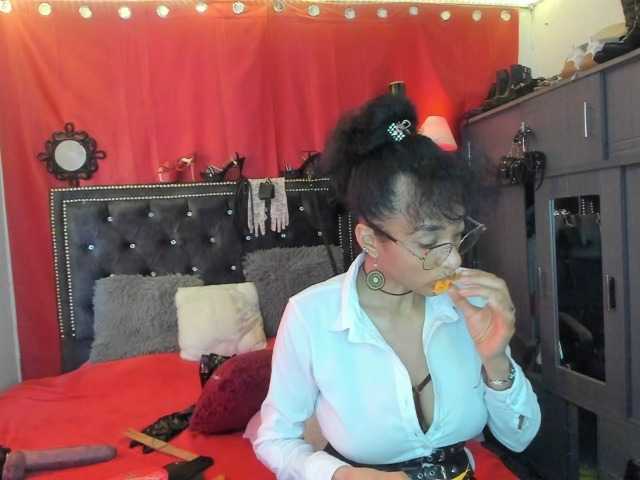 Ameliemartinez live cam on BongaCams