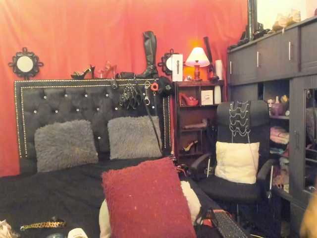 Ameliemartinez live cam on 
