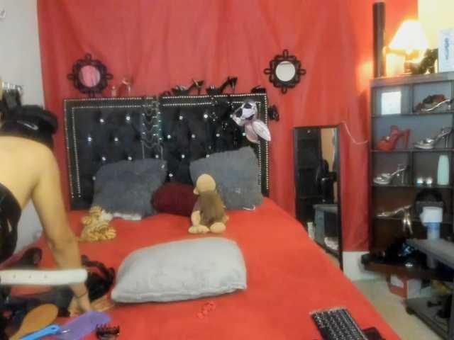 Ameliemartinez live cam on BongaCams