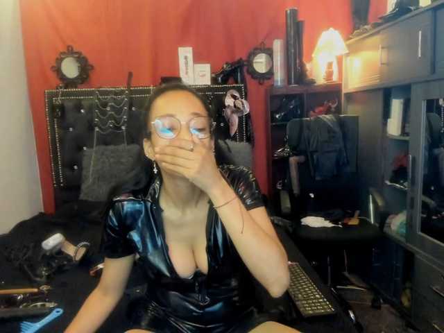 Ameliemartinez live cam on BongaCams