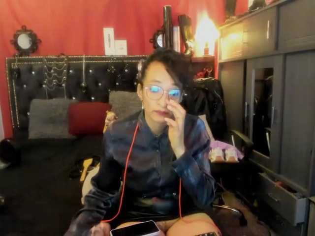 Ameliemartinez live cam on BongaCams