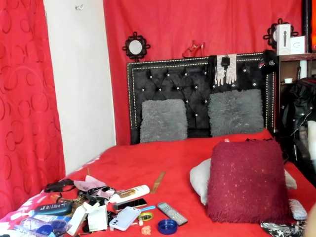 Ameliemartinez live cam on BongaCams