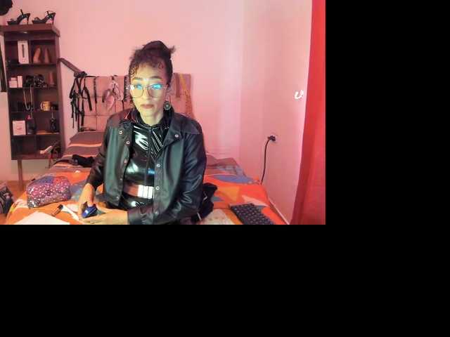 Ameliemartinez live webcam show