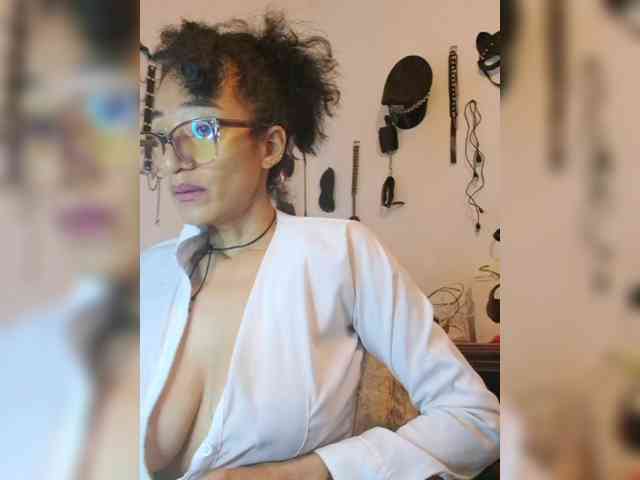 Ameliemartinez webcam