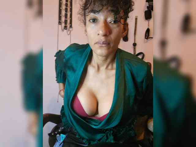 Ameliemartinez webcam