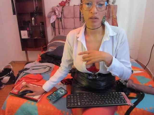 Ameliemartinez webcam