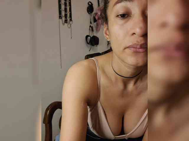 Ameliemartinez webcam