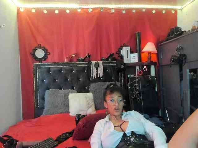 Ameliemartinez webcam