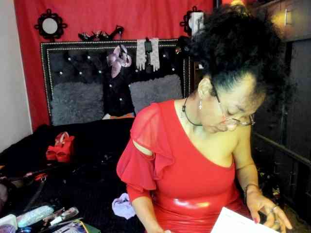 Ameliemartinez webcam