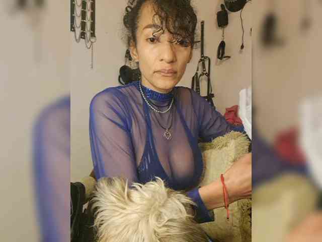 Ameliemartinez webcam