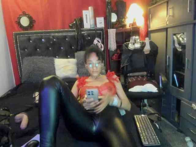 Ameliemartinez webcam