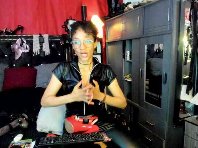 Ameliemartinez webcam