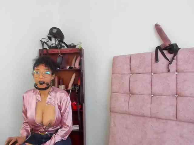 Ameliemartinez webcam