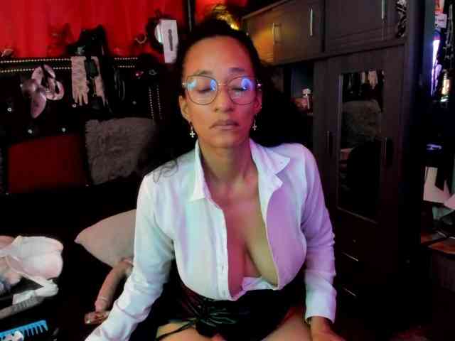 Ameliemartinez webcam