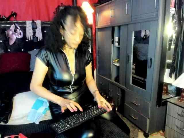Ameliemartinez webcam