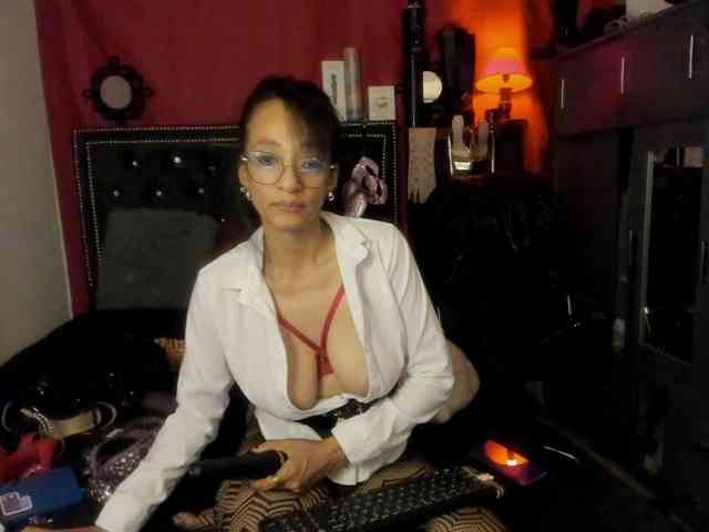Ameliemartinez webcam