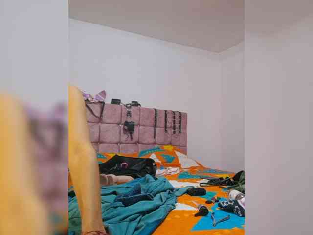Ameliemartinez Live Webcam on BongaCams