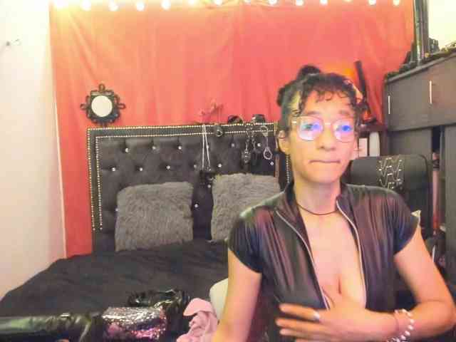 Ameliemartinez webcam