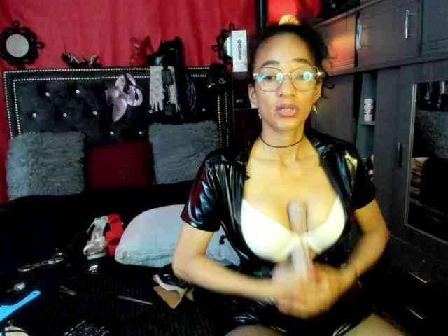 Ameliemartinez webcam