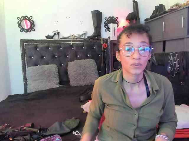 Ameliemartinez webcam