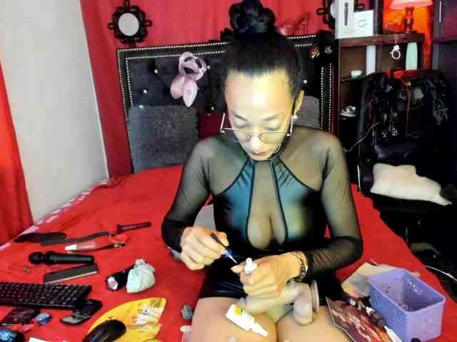 Ameliemartinez Live Webcam on BongaCams