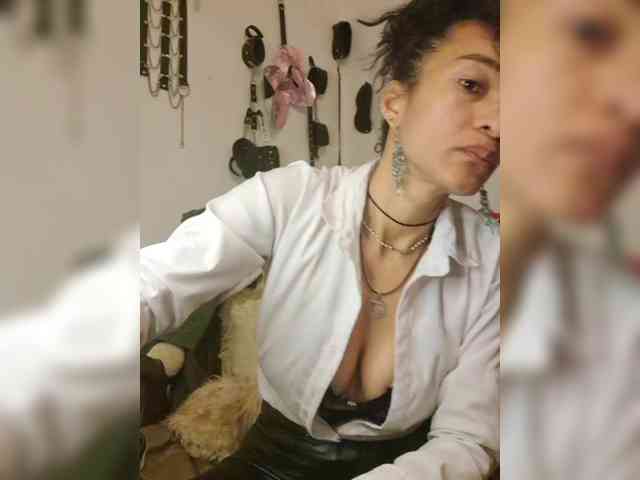 Ameliemartinez webcam
