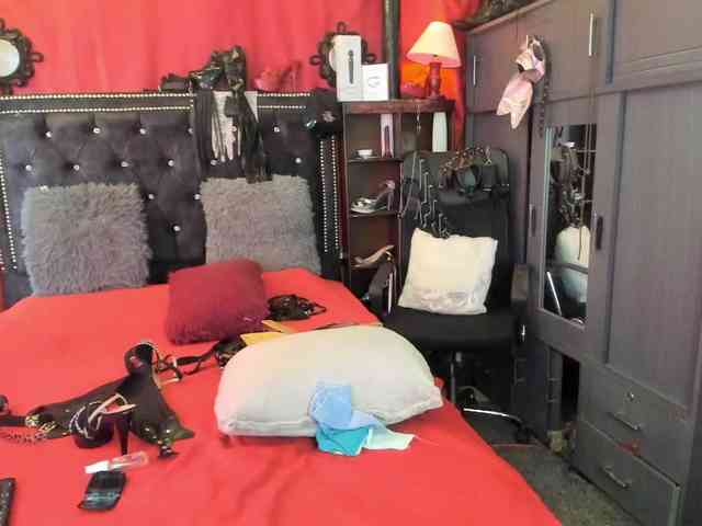 Ameliemartinez webcam