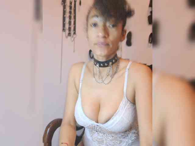 Ameliemartinez webcam