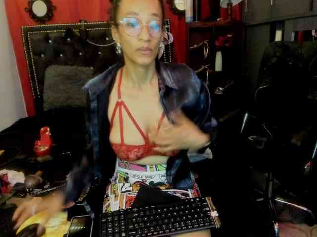 Ameliemartinez webcam